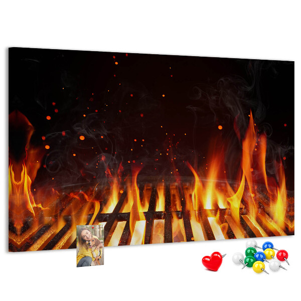 Bilder mit Korkrückwand brennendes Feuer vor einem Grillrost