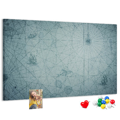 Korktafel mit antiker Karte und geometrischen Mustern