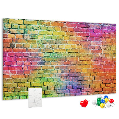 Korkbild mit buntem Backsteinmauer-Motiv im Regenbogen-Design