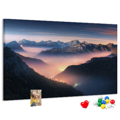 Korkbild malerische Berglandschaft in der Abenddämmerung