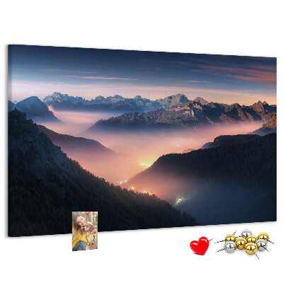 Korkbild malerische Berglandschaft in der Abenddämmerung