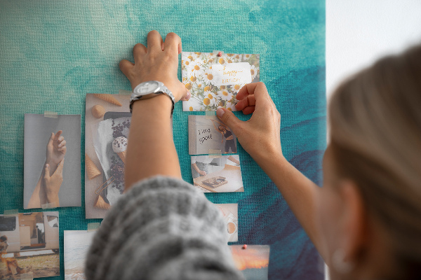 Bilder mit Korkrückwand blaue Wellen in einer friedlichen Komposition