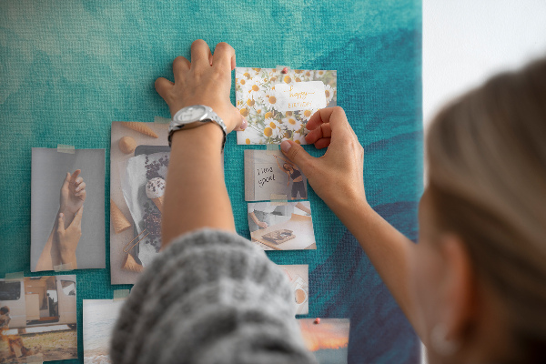 Bilder mit Korkrückwand blaue Wellen in einer friedlichen Komposition