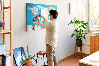 Korktafel bunte Weltkarte mit Länderflaggen