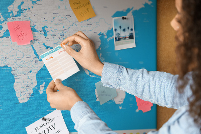 Korktafel bunte Weltkarte mit Länderflaggen