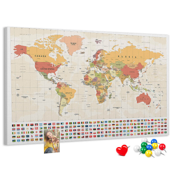 Weltkarte mit farbigen Länderflaggen mit Korkrückwand