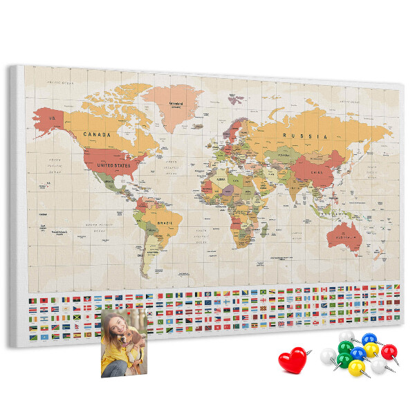 Weltkarte mit farbigen Länderflaggen mit Korkrückwand