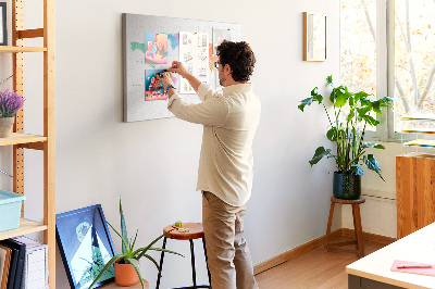 Weltkarte in Aquarelloptik mit praktischer Korkrückwand