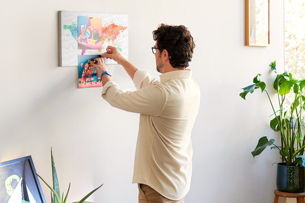 Weltkarte in Aquarelloptik mit praktischer Korkrückwand