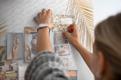 Kork-Pinnwand mit Motiv goldene Blätter auf weißem Hintergrund