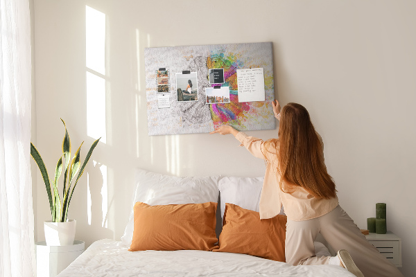Korkbild Gehirn in Farben mit kreativem Hintergrund