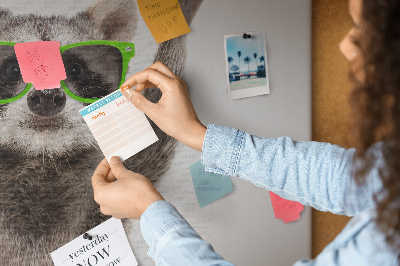 Korktafel mit Motiv verrückter Waschbär mit grüner Brille