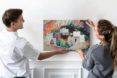 Wandbild mit Korkrückwand farbenfrohes Auge mit dynamischen Pinselstrichen