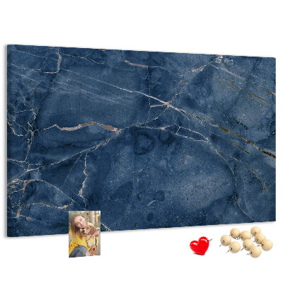 Korktafel in marineblauem Marmordesign mit hellen Adern