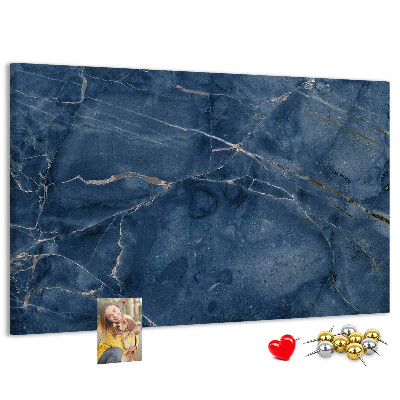 Korktafel in marineblauem Marmordesign mit hellen Adern