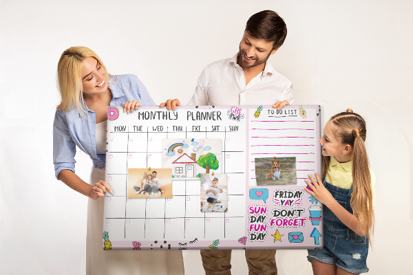 Korktafel bunter Monatsplaner mit Motiven