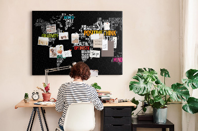 Weltkarte mit Korkrückwand mit motivierenden Slogans