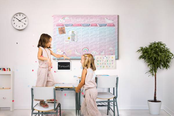 Korktafel Wochenplaner mit bunten Einhörnern