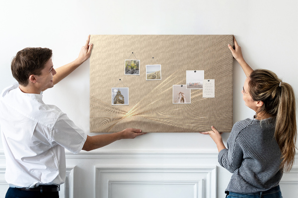 Bild mit Korkrückwand zarte Linien in Beigetönen