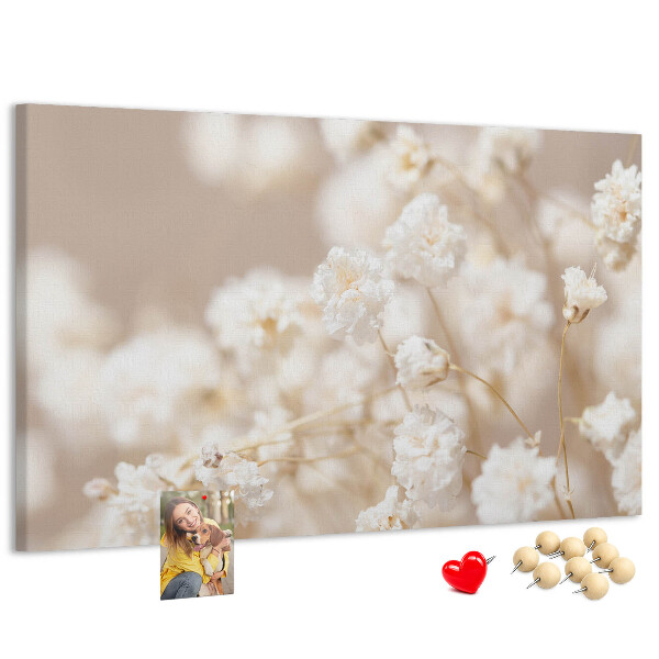 Kork-Pinnwand mit Motiv zarte weiße Blüten auf neutralem Hintergrund