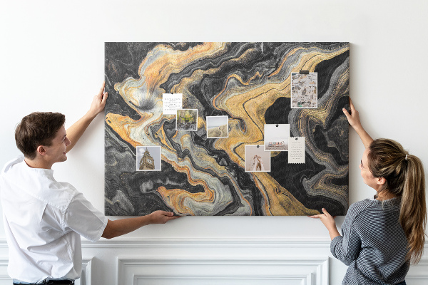 Korktafel mit abstraktem Wellenmuster in Gold und Schwarz