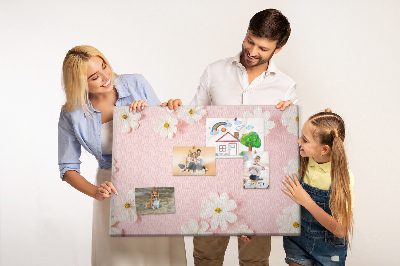 Kork-Pinnwand mit Blumenmuster auf rosa Hintergrund