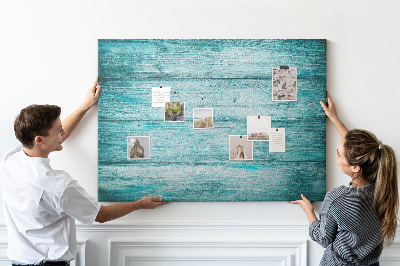 Korktafel mit grünem und blauem Holzbrett-Hintergrund