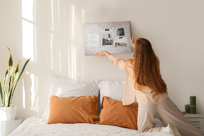 Korkbild ein zartes Mandalamuster auf hellem Hintergrund