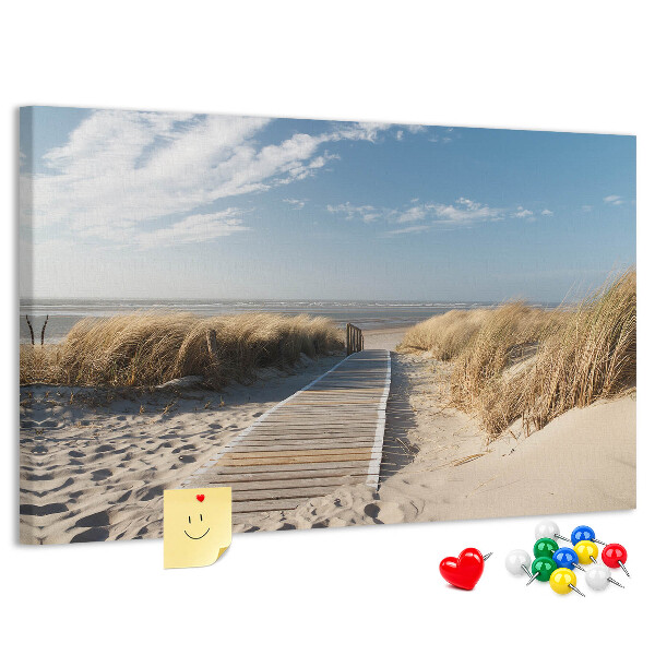 Ein Spaziergang am Strand in der Sommersonne