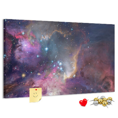 Korktafel mit Weltraumlandschaft aus Sternen und Nebeln