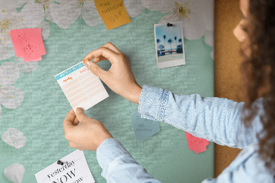 Bild mit Korkrückwand Blumenmotive auf pastellfarbenem Hintergrund