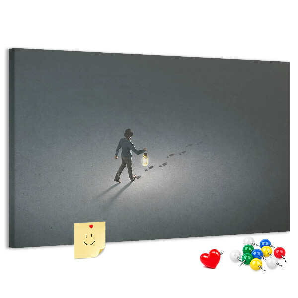 Wandbild mit Korkrückwand Motiv mit Lampenlicht auf einem dunklen Pfad