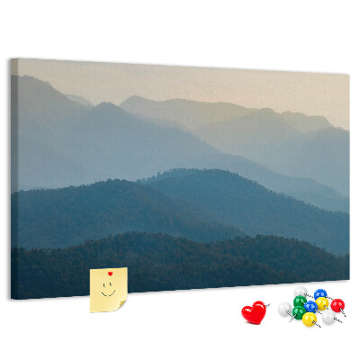 Korktafel mit Motiv Berglandschaft in zarten Farbtönen