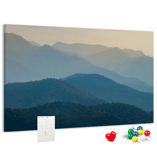 Korktafel mit Motiv Berglandschaft in zarten Farbtönen
