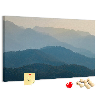Korktafel mit Motiv Berglandschaft in zarten Farbtönen