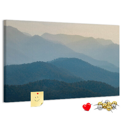 Korktafel mit Motiv Berglandschaft in zarten Farbtönen