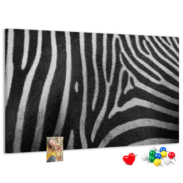 Korkbild mit Motiv von schwarz-weißen Zebrastreifen