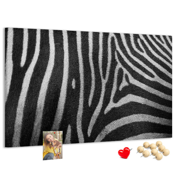 Korkbild mit Motiv von schwarz-weißen Zebrastreifen