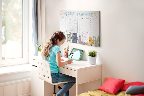 Bunter Wochenplaner mit Tieren als Korkbild