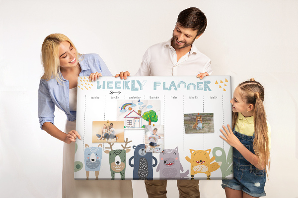 Bunter Wochenplaner mit Tieren als Korkbild