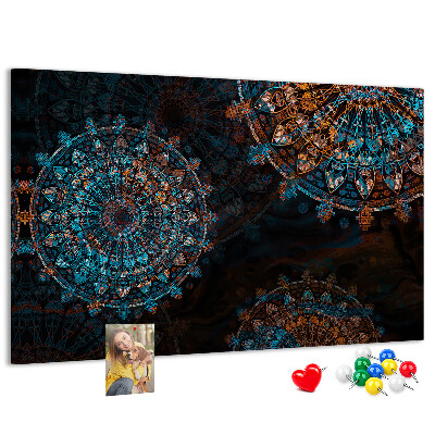 Kork-Pinnwand mit Motiv komplexer Mandalas in Blau- und Brauntönen