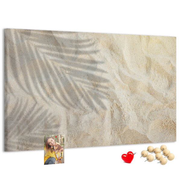 Korkbild warmer Strandsand mit zarten Schatten