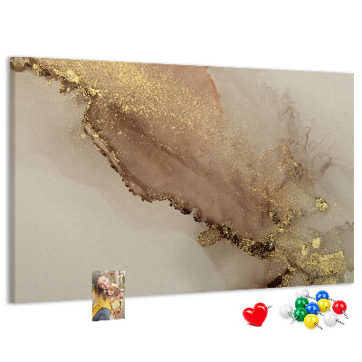 Abstrakte Landschaft mit goldenen Akzenten auf Korkrückwand