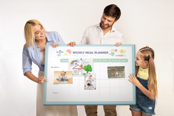 Korktafel für den wöchentlichen Speiseplan