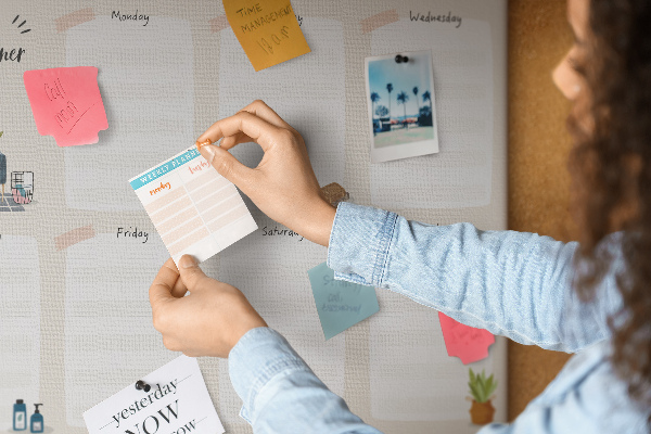 Kork-Wochenplaner im minimalistischen Design