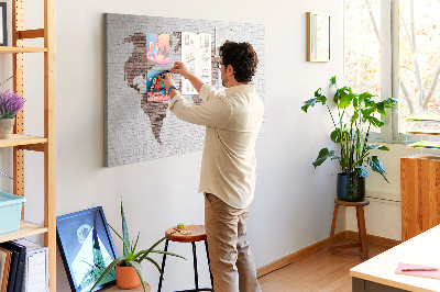 Weltkarte mit Korkrückwand Motiv Backsteinmauer