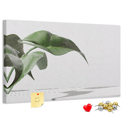 Kork-Pinnwand zarte Blätter auf minimalistischem Hintergrund