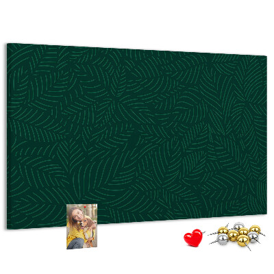 Korktafel mit Motiv grüne Blätter auf dunklem Hintergrund