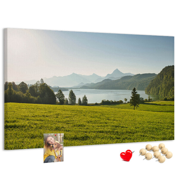Kork-Pinnwand mit Motiv malerische Berglandschaft am See