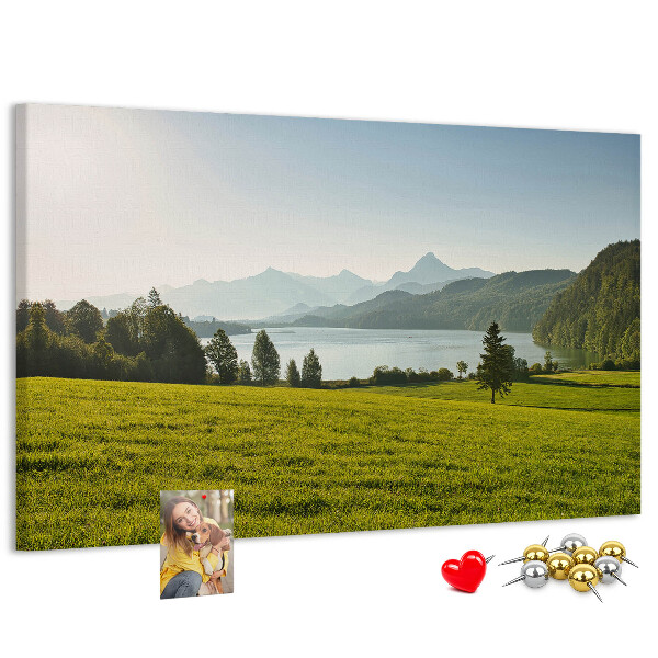 Kork-Pinnwand mit Motiv malerische Berglandschaft am See